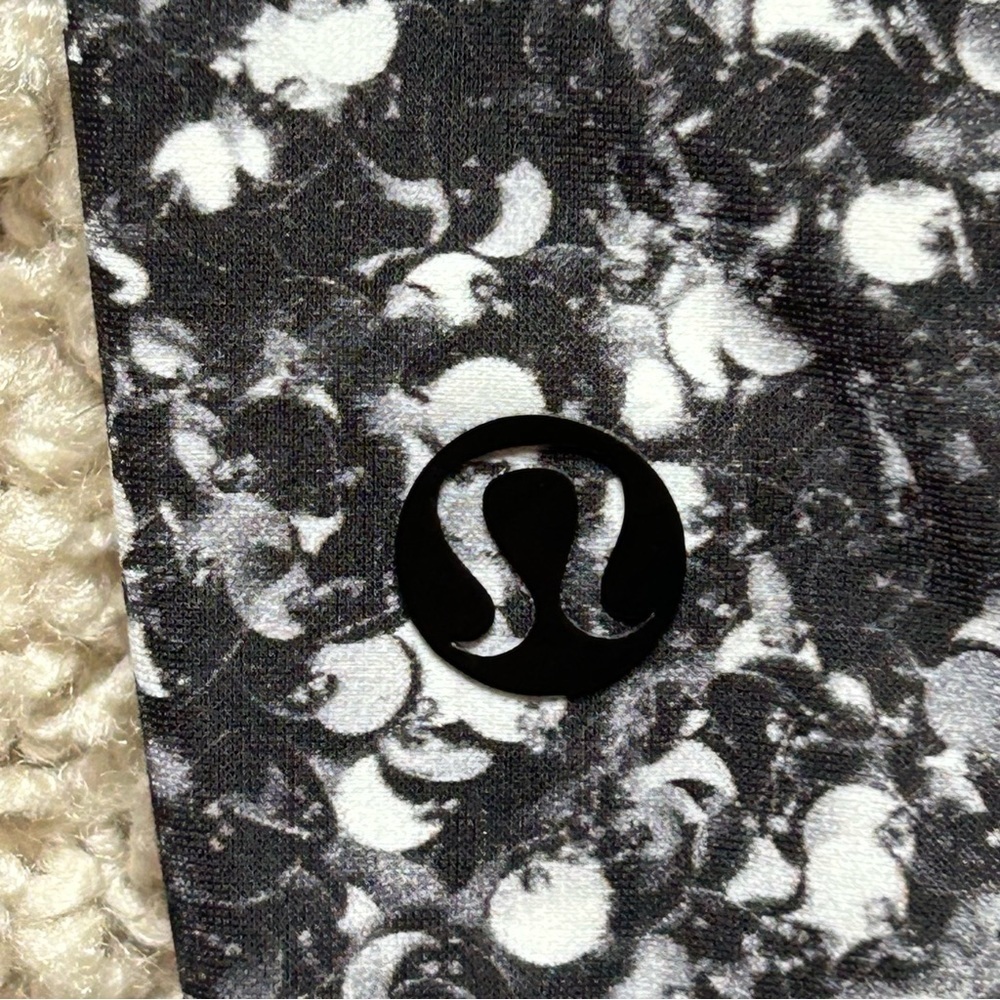 Lululemon Jet Crop - Picture 4 of 5